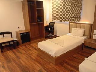 Seven Olives - Business Hotels - 9