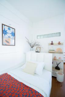 Via Baan Sathorn, City-Center Apartment With Private Rooftop Near BTS - Banguecoque - 1