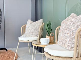 Gold Coast Retreat 3BR 2BA Sofa Bed Free Parking - 3