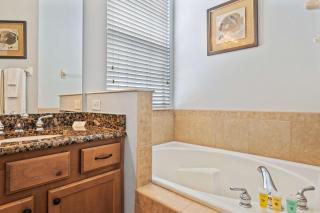 W479 - Modern Seaside Cottage - 9