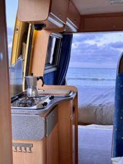Furgo Camper Sun con Baño, Aire y Calefacción, Ideal para Recorrer la Isla - 9