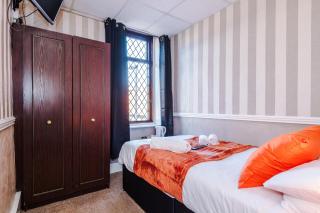 Entire Sonora Park Hotel Sleeps 37 Central Pier - 4