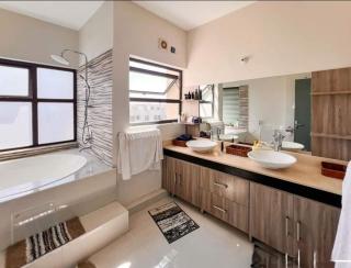 Luxury Penthouse with Panoramic 180 degrees Views - 5