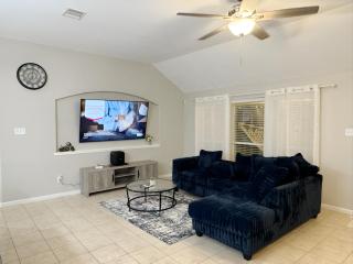 Katy Getaway - Relaxed 3BR Home with Serene Views - 8