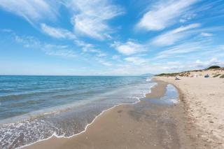 Stylish 2-Bed Apartment with Large Terrace & Pool - 7