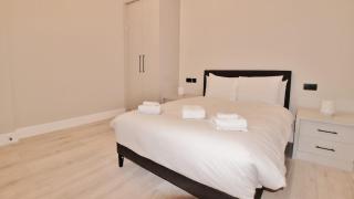 Fantastic 2 Bed 2 Bath Penthouse With Parking - 6