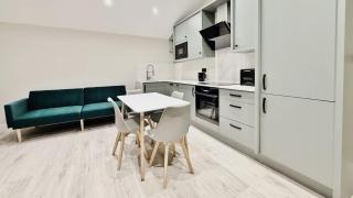 Fantastic 2 Bed 2 Bath Penthouse With Parking - 8