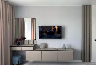 Квартира з вікнами на озеро - 0