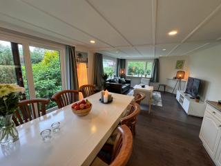 Park "de Ijsvogel" Holiday Chalet Private Garden - Veluwe Swimming pools Massage Children Playground and Entertainment - 1