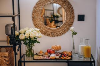 Open Concept Boutique Hotel - free breakfast & parking - 6