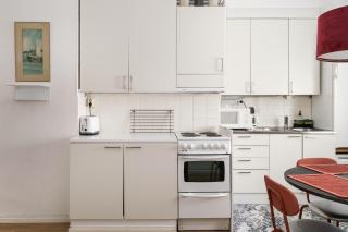 1BR Demure Design Urban Living Space - 3