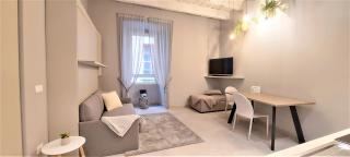 Petronilla House 008055-LT-1202 - 0