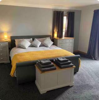 Modern timber clad house - 7