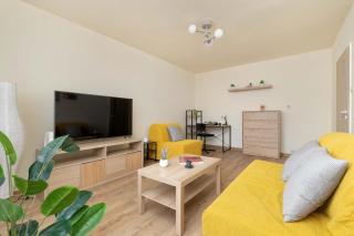 Comfortable Apartment with Balcony Remote Working Near a Nature Reserve by Noclegi Renters - 6