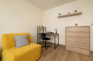 Comfortable Apartment with Balcony Remote Working Near a Nature Reserve by Noclegi Renters - 3