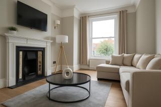 Beautiful Five-Bedroom House near Hammersmith - 1