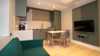 Fantastic 2Bed 2Bath Flat With Private Parking - 0