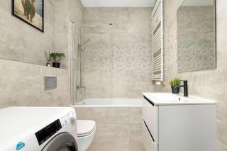 Elegant Apartment in Poznań with Parking, Garden and Bathtub by Noclegi Renters - 7