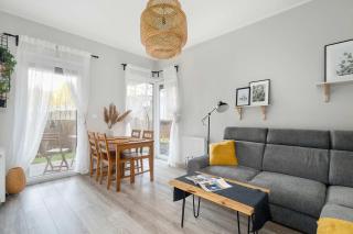 Elegant Apartment in Poznań with Parking, Garden and Bathtub by Noclegi Renters - 4