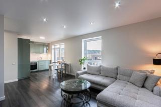 Spacious and Modern Apartment with Free Parking - 0