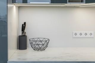 Spacious and Modern Apartment with Free Parking - 5