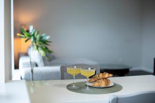 Spacious and Modern Apartment with Free Parking - 3