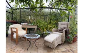 Lyst og rummeligt kælderværelse - 1