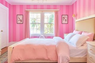 Central Hollywood Homestay Getaway - 6