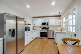 2 Mi to Tims Ford Lake! Cozy Cottage with Fireplace - 4