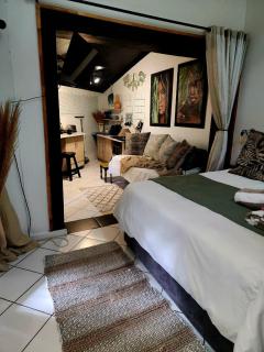 Hello Sunshine Self Catering Studio Apartments - 8