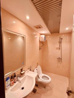 Skyline Deluxe Apartment- Heart of Bahria Town Lahore - 3