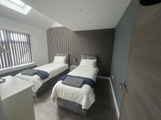 Whole house -Sleeps4-Parking-Garden-BikingHiking - 7