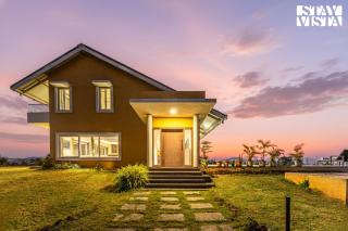 StayVista at Miraai Farm with Infinity Pool, Views - 9