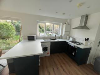 Woodfield Cottage Crawley 3 BR Gatwick WIFI - 8