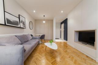 Central Apartment with Balcony and Views, Old Town, metro - 1