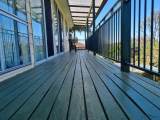 Classic home, private yard & verandah, sleeps 5 - 8