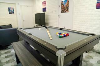 Modern 4-Bed Retreat in Prestwich, Perfect for Weekend Getaways - 0