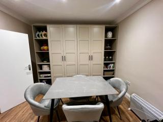 Beautiful Modern 3 Bedroom Home - 8