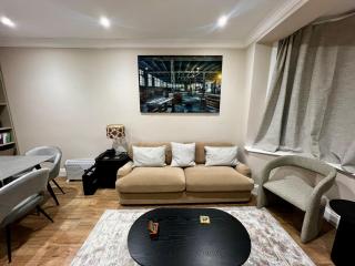 Beautiful Modern 3 Bedroom Home - 6