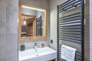 5 BDR Chalet with private heated pool and sauna - 1