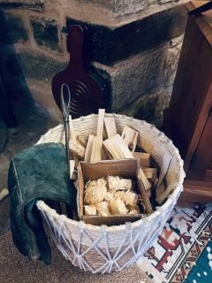 Log- burner, dog friendly- woodland views with walking trails and local pub on your doorstep! Popular walking trails nearby-Malvern Hills and the Brockhampton Estate- Peaceful village on the border of Hereford and Worcester - 4