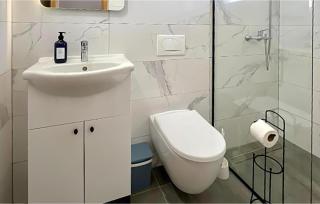 1 Bedroom Stunning Apartment In Vir - 3