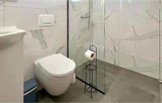 1 Bedroom Stunning Apartment In Vir - 2