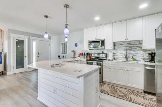 Walk to Coligny Beach Tropical Hilton Head Condo - 9