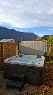 Alpine Oasis with Hot Tub in Schwanden next to Brienz - 9