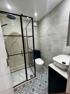 Beautiful Modern 3 Bedroom Home - 2