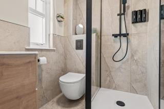 2 Bed City Centre Castle & Wallace View Apartment - 4