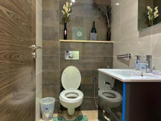 Modern Spacious apartment with free Parking and AC - 7