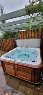 Stylish Lodge in the Peak District sleeps up to 9 - 4