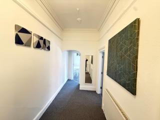 Deco apartment 5 min walk from Blackpool tower sleeps 12 - 6